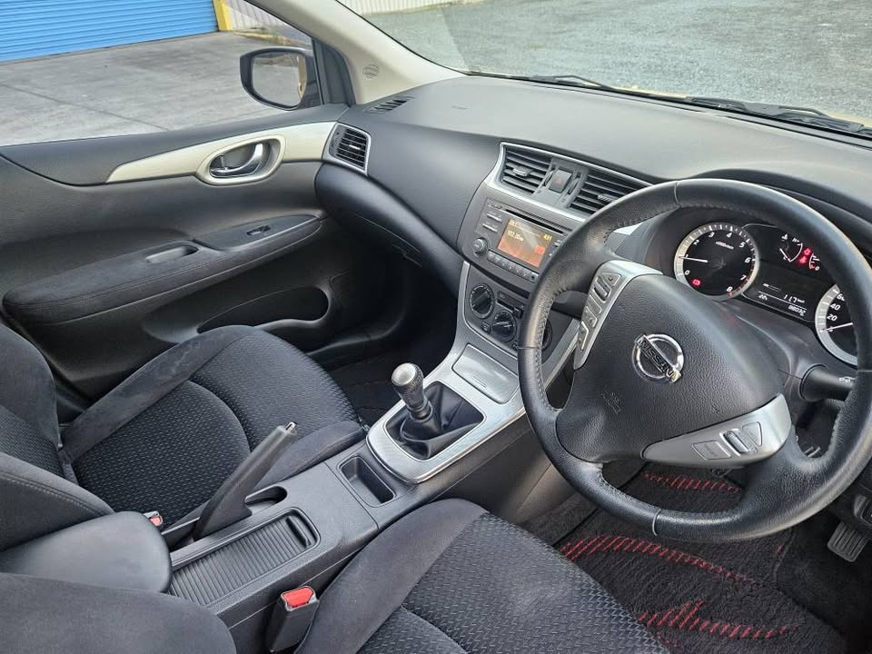 2013 Nisssan Pulsar STS turbo10.jpg